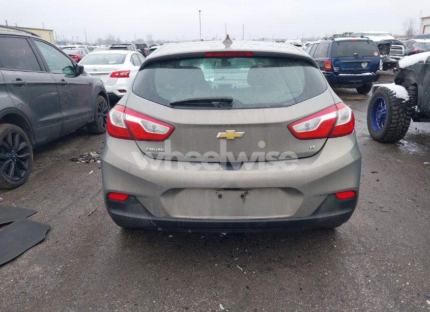 Photo 16 of 2018 Chevrolet Cruze LT AUTO (VIN 3G1BE6SM3JS522931)