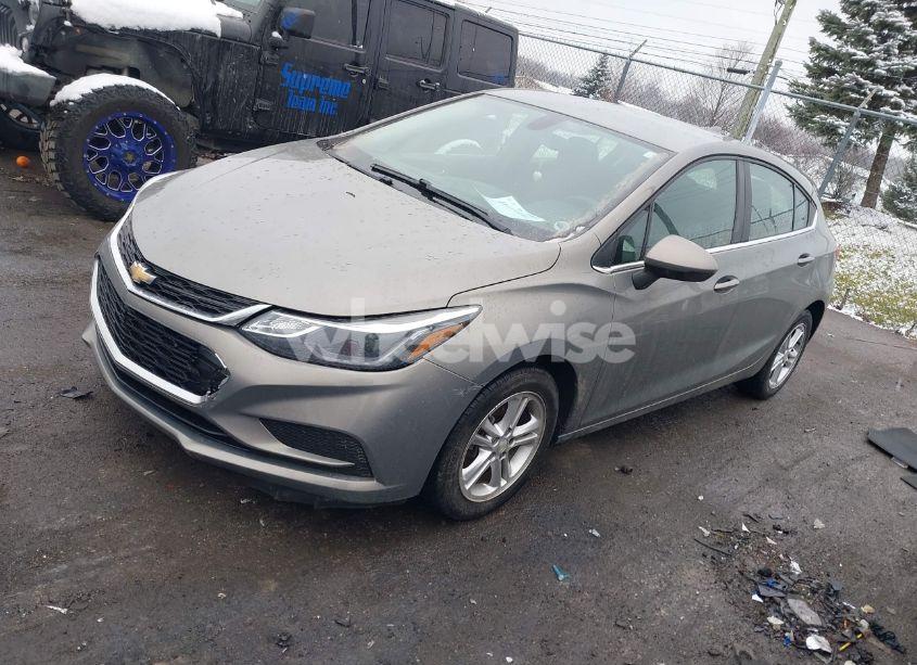 Photo 2 of 2018 Chevrolet Cruze LT AUTO (VIN 3G1BE6SM3JS522931)