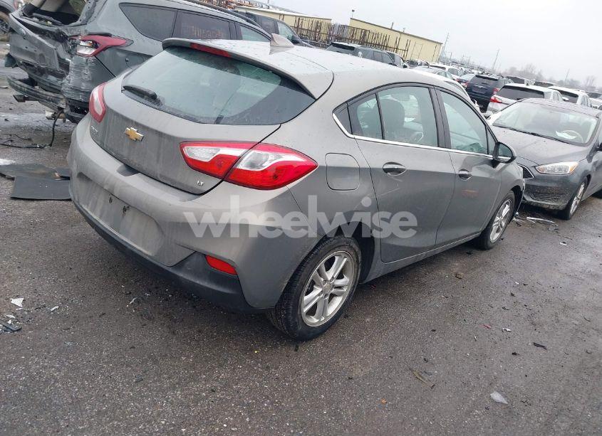 Photo 4 of 2018 Chevrolet Cruze LT AUTO (VIN 3G1BE6SM3JS522931)