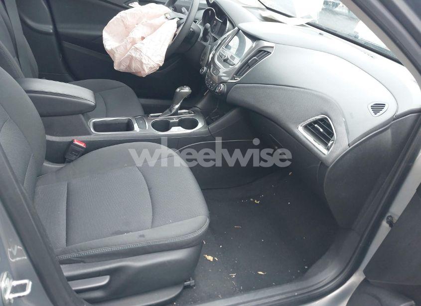 Photo 5 of 2018 Chevrolet Cruze LT AUTO (VIN 3G1BE6SM3JS522931)