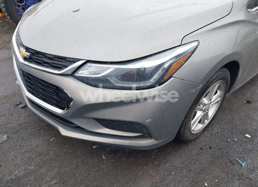 Photo 6 of 2018 Chevrolet Cruze LT AUTO (VIN 3G1BE6SM3JS522931)