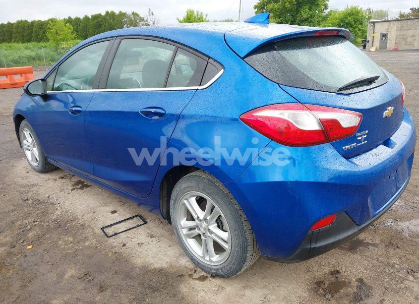Photo 3 of 2018 Chevrolet Cruze LT AUTO (VIN 3G1BE6SM3JS592381)