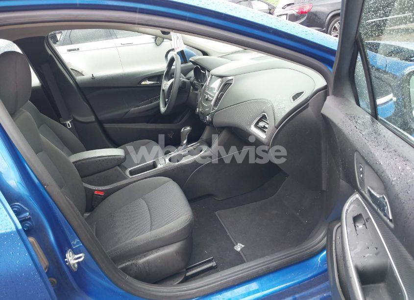 Photo 5 of 2018 Chevrolet Cruze LT AUTO (VIN 3G1BE6SM3JS592381)