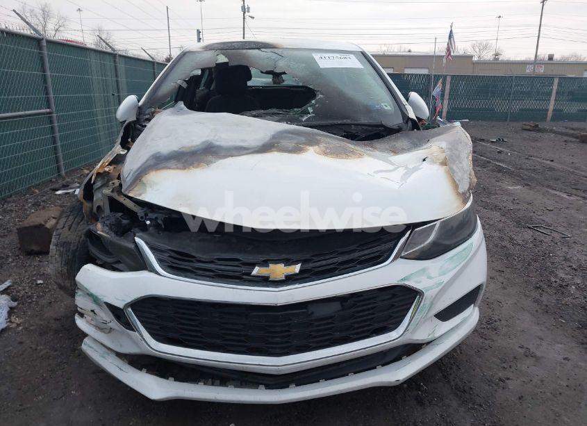 Photo 14 of 2018 Chevrolet Cruze LT AUTO (VIN 3G1BE6SM3JS631549)