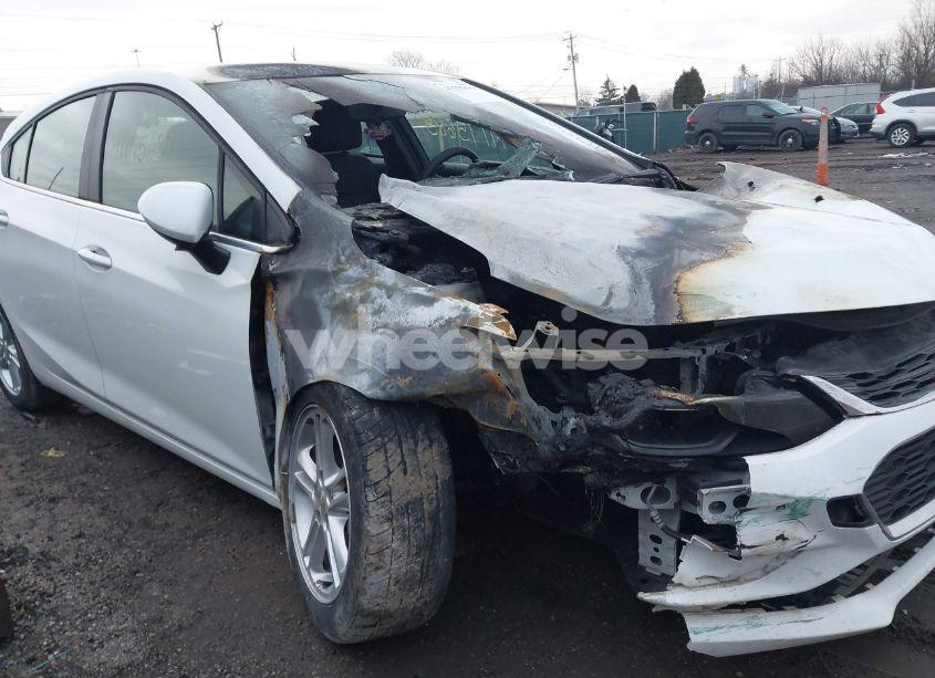 Photo 15 of 2018 Chevrolet Cruze LT AUTO (VIN 3G1BE6SM3JS631549)