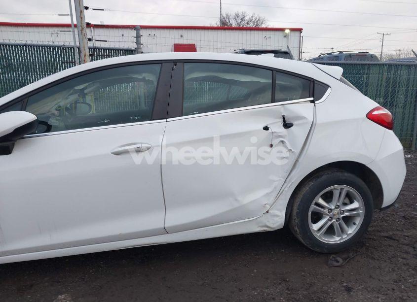 Photo 16 of 2018 Chevrolet Cruze LT AUTO (VIN 3G1BE6SM3JS631549)