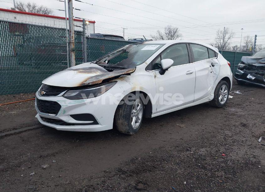 Photo 2 of 2018 Chevrolet Cruze LT AUTO (VIN 3G1BE6SM3JS631549)