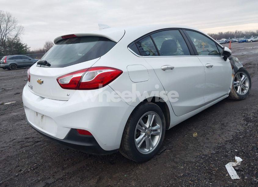 Photo 4 of 2018 Chevrolet Cruze LT AUTO (VIN 3G1BE6SM3JS631549)