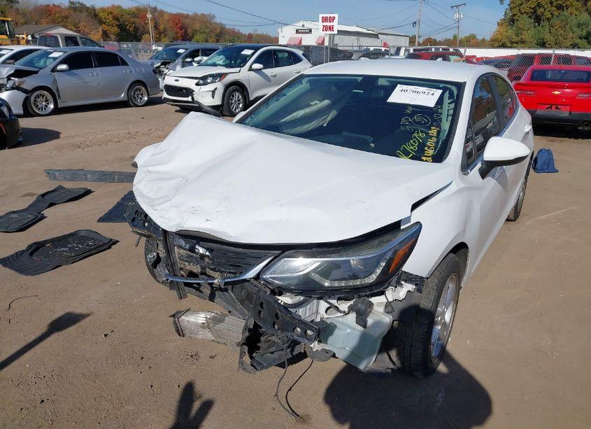 Photo 2 of 2017 Chevrolet Cruze LT AUTO (VIN 3G1BE6SM4HS528103)