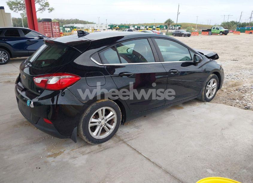 Photo 4 of 2017 Chevrolet Cruze LT AUTO (VIN 3G1BE6SM4HS582212)