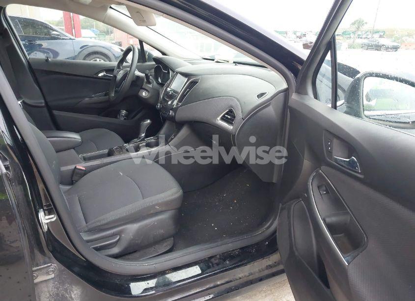 Photo 5 of 2017 Chevrolet Cruze LT AUTO (VIN 3G1BE6SM4HS582212)