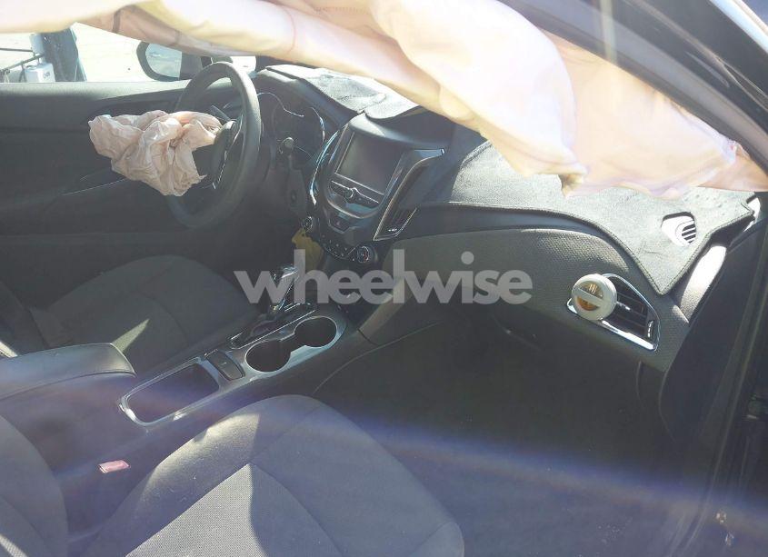 Photo 5 of 2017 Chevrolet Cruze LT AUTO (VIN 3G1BE6SM4HS586714)