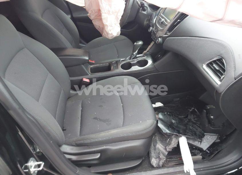 Photo 5 of 2018 Chevrolet Cruze LT AUTO (VIN 3G1BE6SM4JS525112)