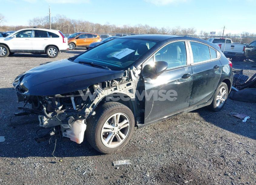 Photo 2 of 2018 Chevrolet Cruze LT AUTO (VIN 3G1BE6SM4JS594642)