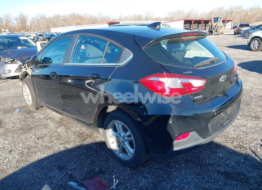 Photo 3 of 2018 Chevrolet Cruze LT AUTO (VIN 3G1BE6SM4JS594642)