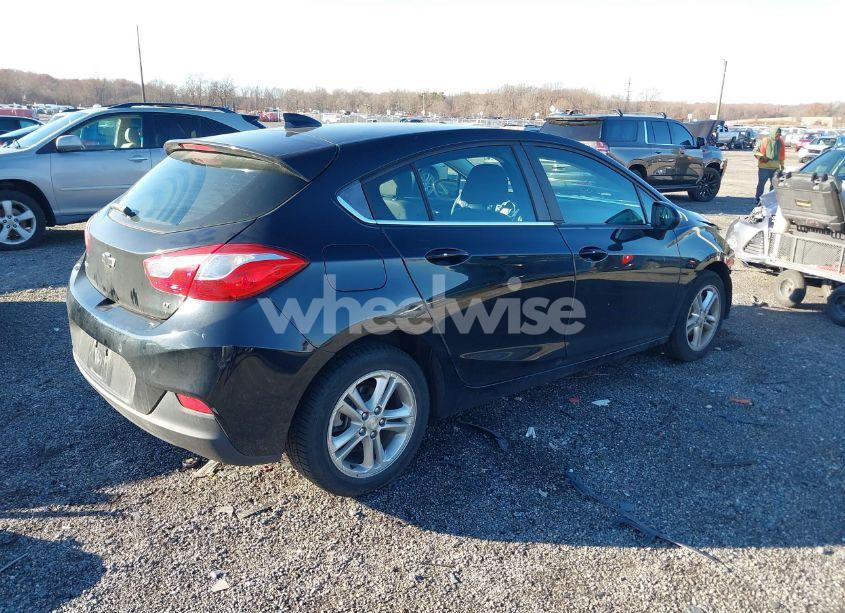 Photo 4 of 2018 Chevrolet Cruze LT AUTO (VIN 3G1BE6SM4JS594642)