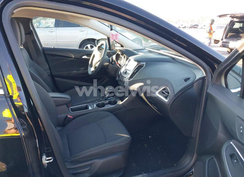 Photo 5 of 2018 Chevrolet Cruze LT AUTO (VIN 3G1BE6SM4JS594642)