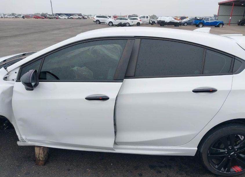 Photo 15 of 2018 Chevrolet Cruze LT AUTO (VIN 3G1BE6SM4JS651860)