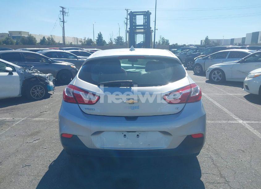 Photo 16 of 2018 Chevrolet Cruze LT AUTO (VIN 3G1BE6SM4JS652071)