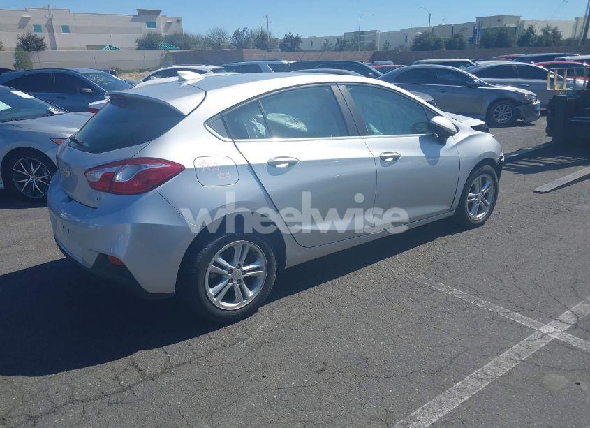 Photo 4 of 2018 Chevrolet Cruze LT AUTO (VIN 3G1BE6SM4JS652071)