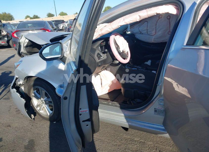 Photo 5 of 2018 Chevrolet Cruze LT AUTO (VIN 3G1BE6SM4JS652071)