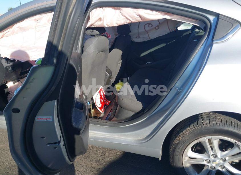 Photo 8 of 2018 Chevrolet Cruze LT AUTO (VIN 3G1BE6SM4JS652071)