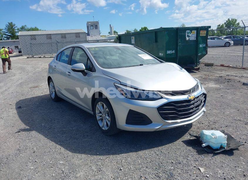 2019 Chevrolet Cruze LT (VIN 3G1BE6SM4KS570374) main photo