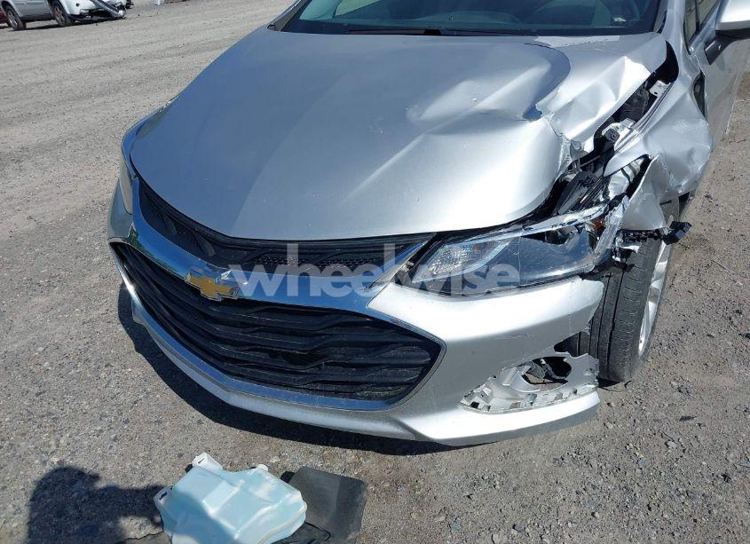 Photo 6 of 2019 Chevrolet Cruze LT (VIN 3G1BE6SM4KS570374)