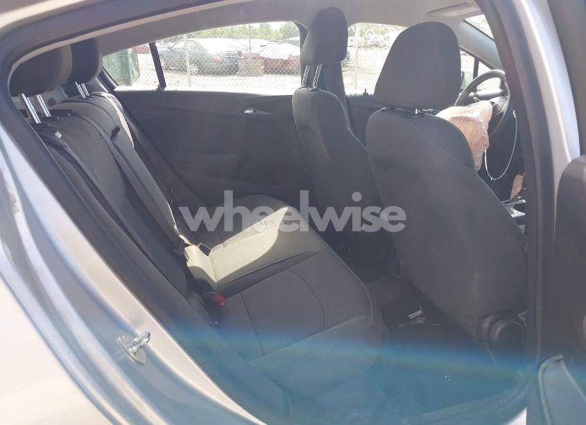 Photo 8 of 2019 Chevrolet Cruze LT (VIN 3G1BE6SM4KS570374)