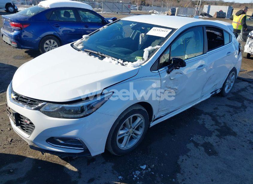 Photo 2 of 2017 Chevrolet Cruze LT AUTO (VIN 3G1BE6SM5HS529440)