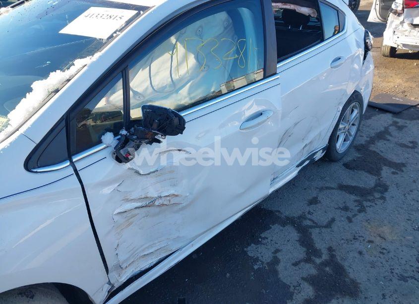 Photo 6 of 2017 Chevrolet Cruze LT AUTO (VIN 3G1BE6SM5HS529440)