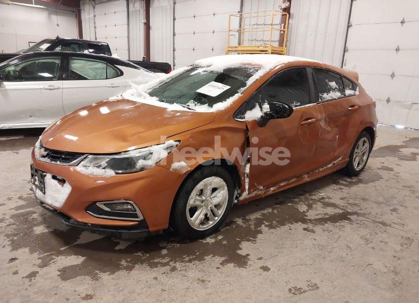 Photo 2 of 2017 Chevrolet Cruze LT AUTO (VIN 3G1BE6SM5HS535626)
