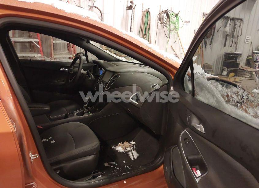 Photo 5 of 2017 Chevrolet Cruze LT AUTO (VIN 3G1BE6SM5HS535626)