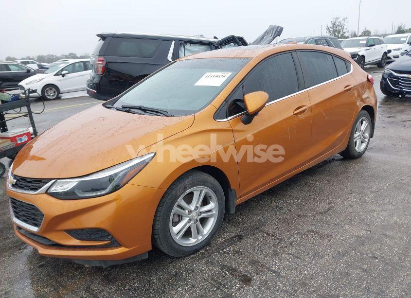 Photo 2 of 2017 Chevrolet Cruze LT AUTO (VIN 3G1BE6SM5HS582896)
