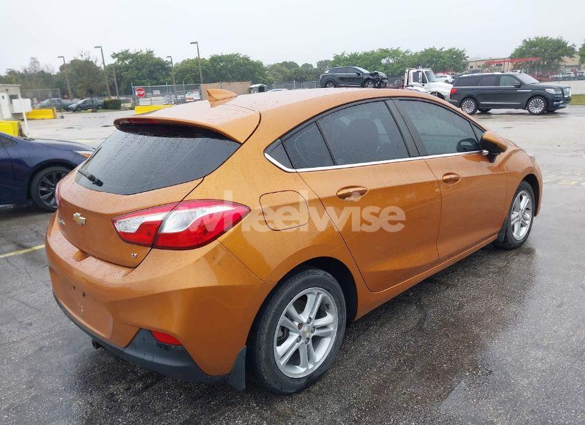 Photo 4 of 2017 Chevrolet Cruze LT AUTO (VIN 3G1BE6SM5HS582896)