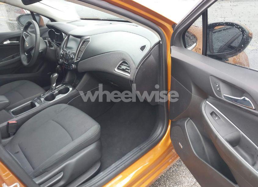 Photo 5 of 2017 Chevrolet Cruze LT AUTO (VIN 3G1BE6SM5HS582896)