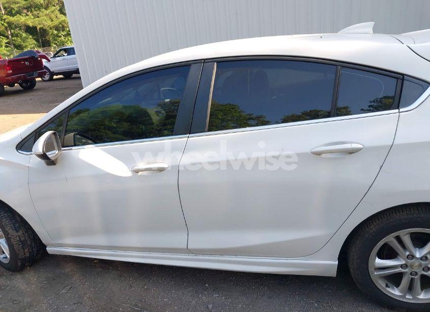 Photo 14 of 2017 Chevrolet Cruze LT AUTO (VIN 3G1BE6SM5HS607280)