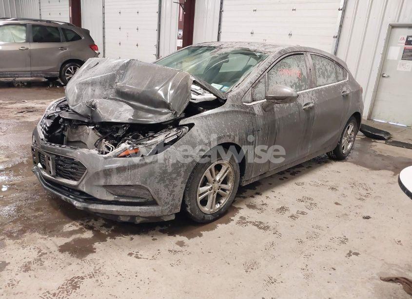 Photo 2 of 2017 Chevrolet Cruze LT AUTO (VIN 3G1BE6SM5HS614696)