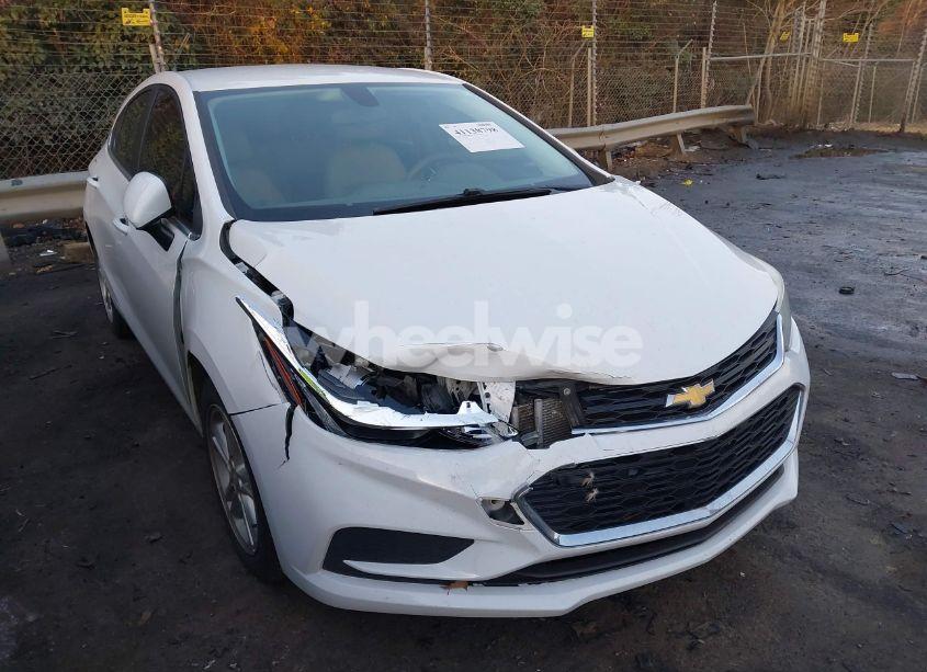 Photo 6 of 2017 Chevrolet Cruze LT AUTO (VIN 3G1BE6SM5HS615279)