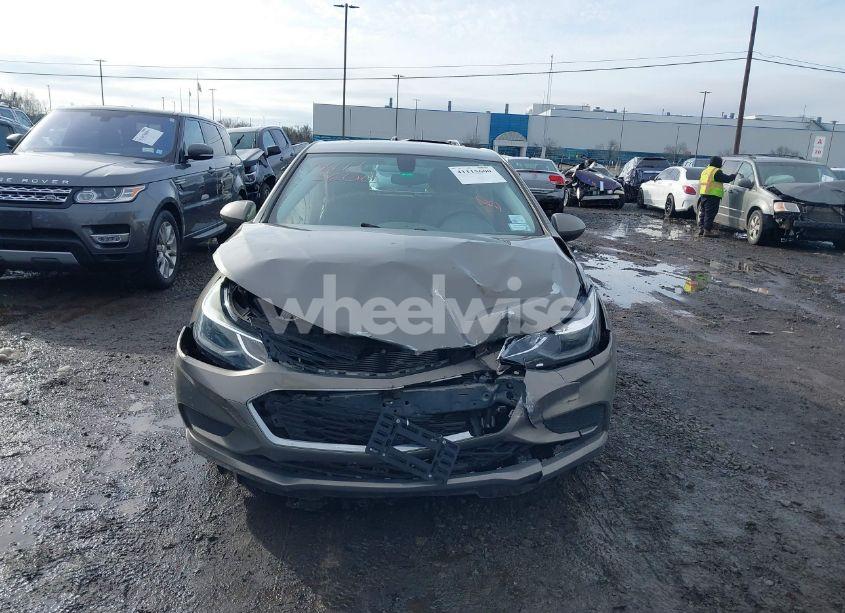 Photo 11 of 2018 Chevrolet Cruze LT AUTO (VIN 3G1BE6SM5JS606281)