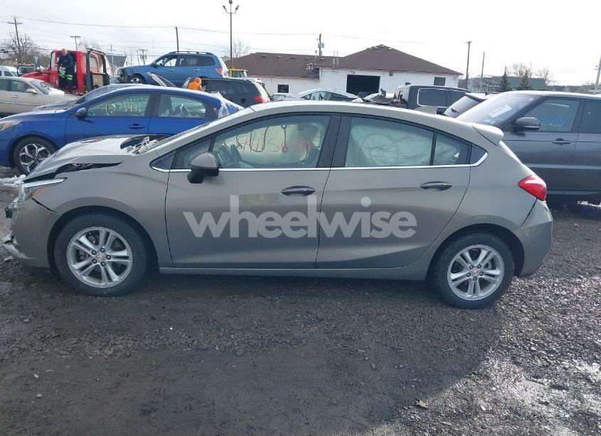 Photo 13 of 2018 Chevrolet Cruze LT AUTO (VIN 3G1BE6SM5JS606281)