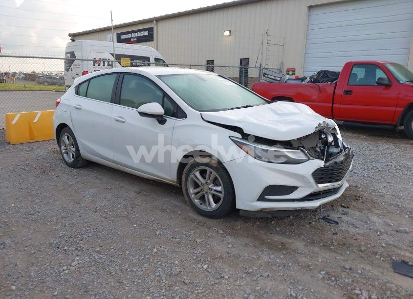 2018 Chevrolet Cruze LT AUTO (VIN 3G1BE6SM5JS646893) main photo
