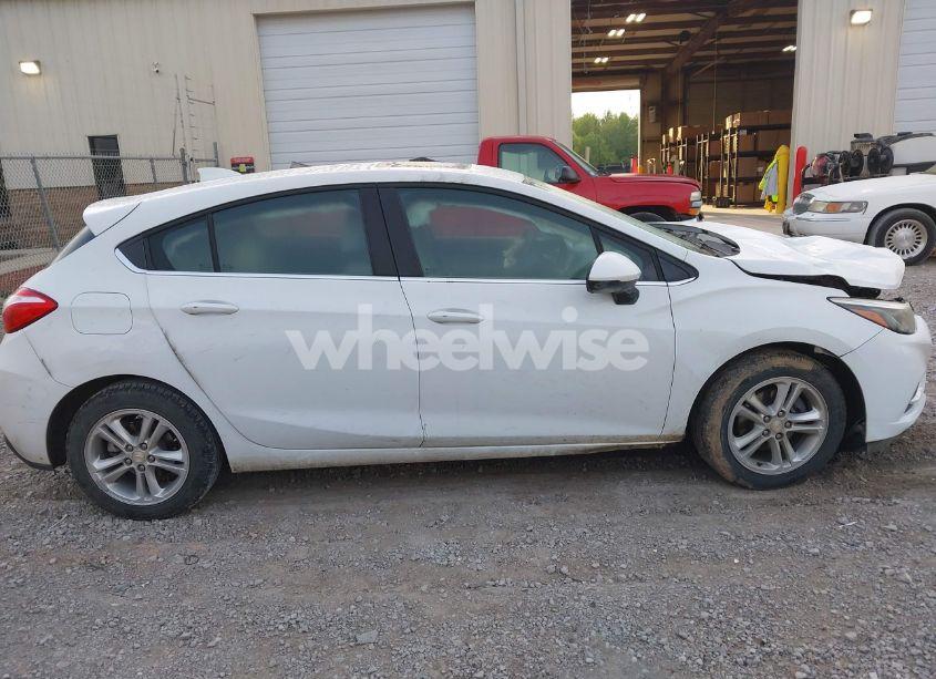Photo 13 of 2018 Chevrolet Cruze LT AUTO (VIN 3G1BE6SM5JS646893)