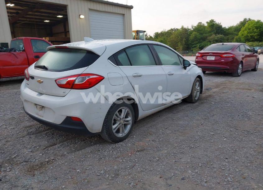 Photo 4 of 2018 Chevrolet Cruze LT AUTO (VIN 3G1BE6SM5JS646893)
