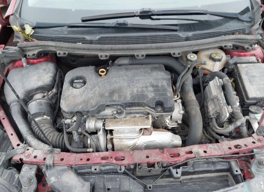 Photo 10 of 2019 Chevrolet Cruze LT (VIN 3G1BE6SM5KS566656)