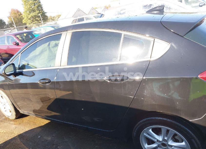 Photo 14 of 2017 Chevrolet Cruze LT AUTO (VIN 3G1BE6SM6HS570692)