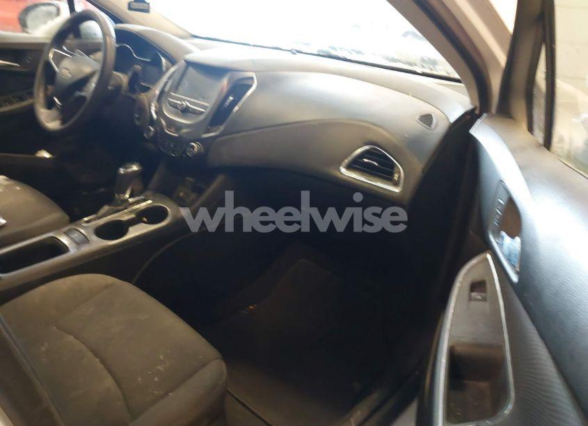 Photo 5 of 2017 Chevrolet Cruze LT AUTO (VIN 3G1BE6SM6HS597326)