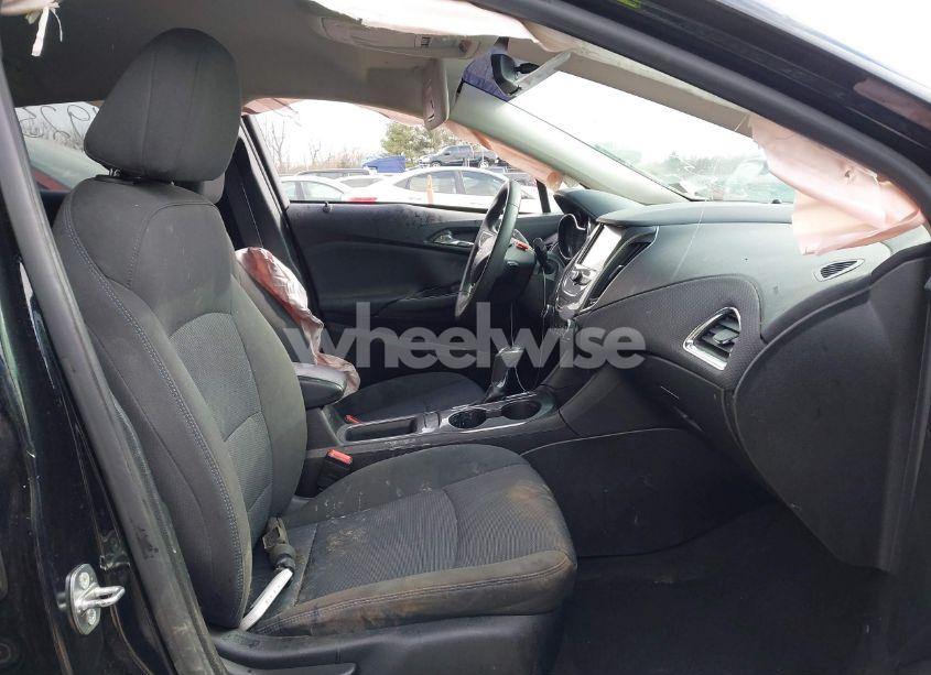 Photo 5 of 2017 Chevrolet Cruze LT AUTO (VIN 3G1BE6SM6HS609653)