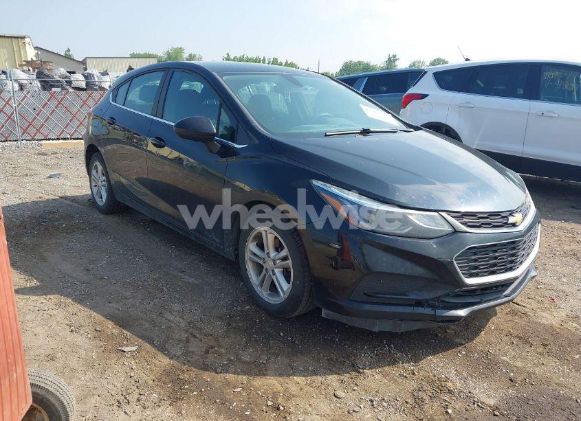 2018 Chevrolet Cruze LT AUTO (VIN 3G1BE6SM6JS517349) main photo