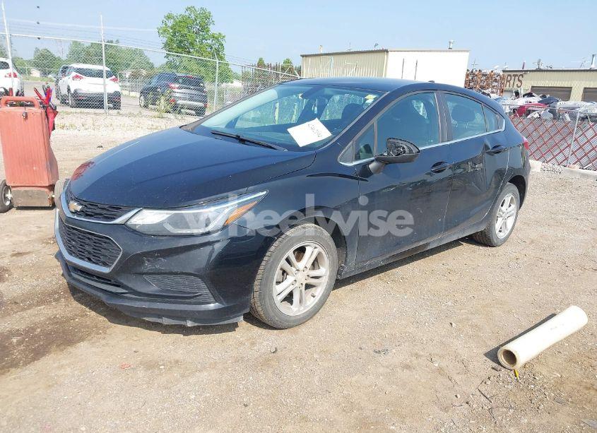 Photo 2 of 2018 Chevrolet Cruze LT AUTO (VIN 3G1BE6SM6JS517349)